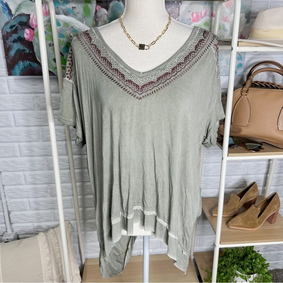 Vici POL Embroidered Tunic Top Size Medium - Picture 1 of 5